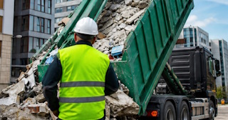 Вывоз строительного мусора в Нягани: услуги лицензированной компании — ПроМусор